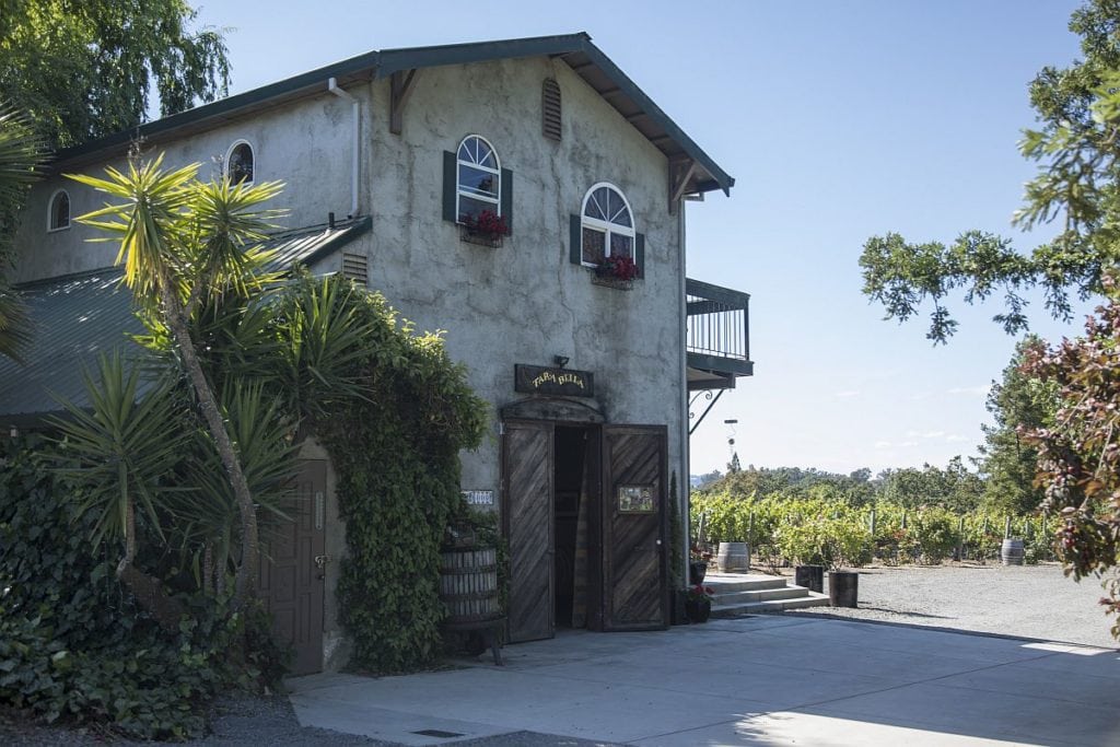 8 Sonoma Wineries Where You Can Spend the Night